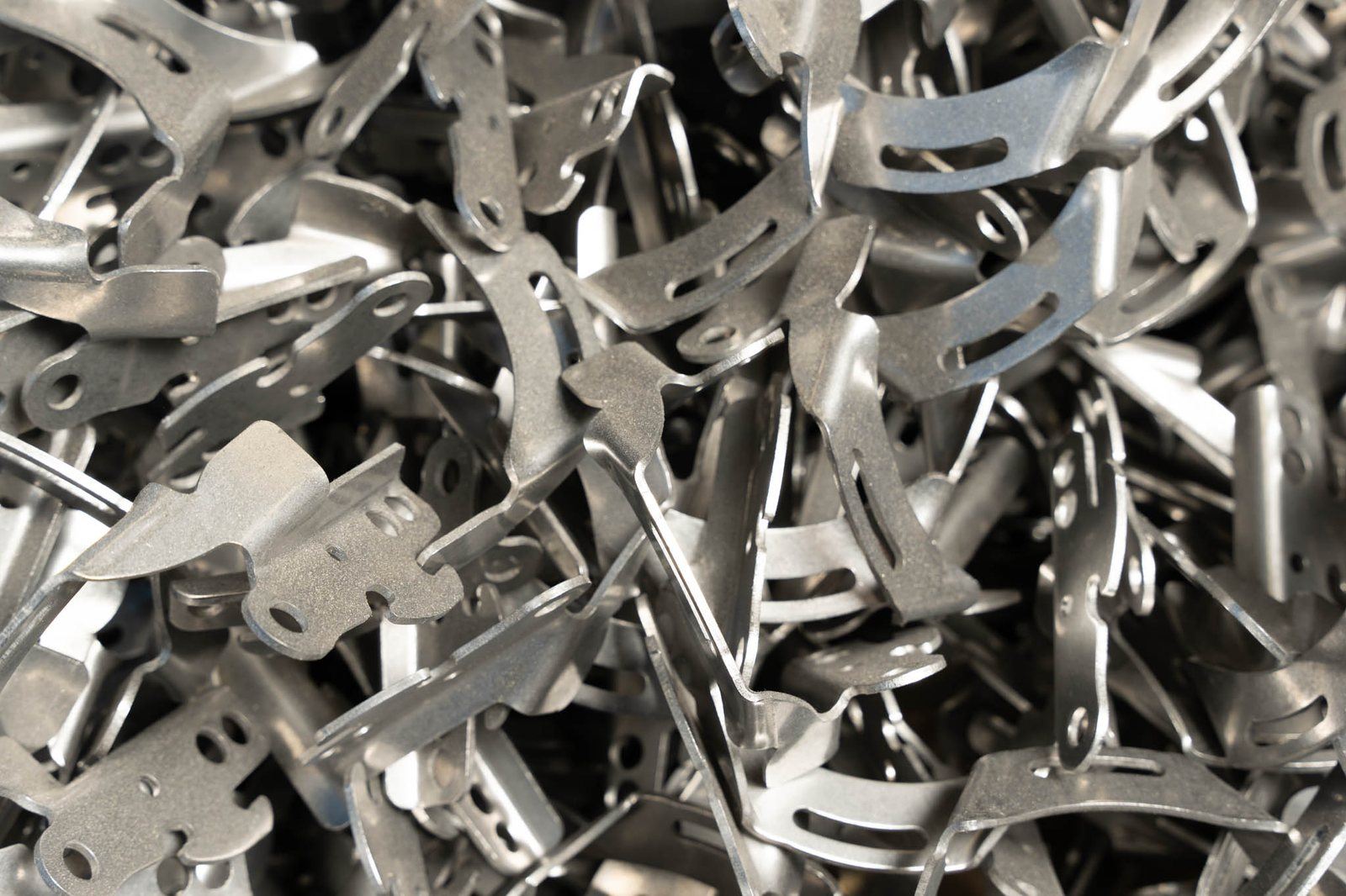 Formed metal clips in bulk